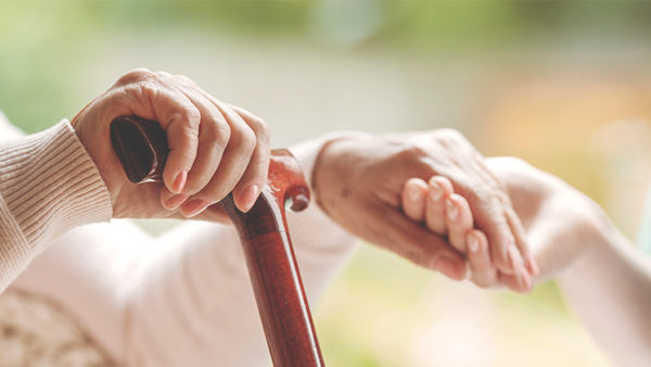 老老介護とは？　高齢社会における介護問題の実態と原因、問題点・解決策を紹介-LIFULL STORIES