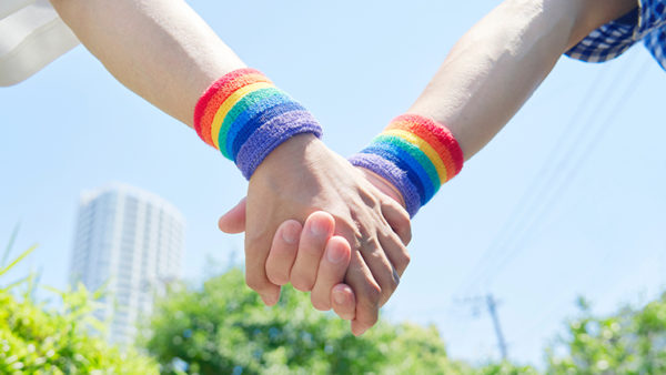 カミングアウトとは？　SOGIハラ／アウティングの問題、LGBTQ＋の支援者「Ally（アライ）」について解説　－LIFULL STORIES