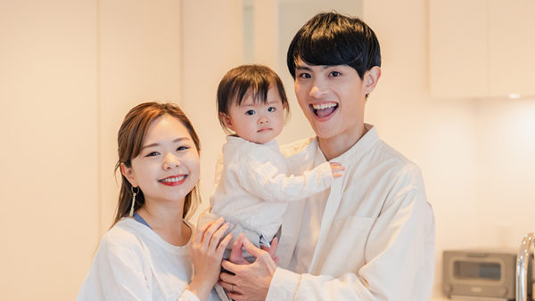 産後パパ育休制度とは？　パパ休暇との違い、男性の育児参加の現状とリアルーLIFULL STORIES－