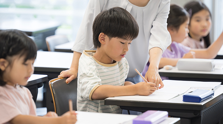 授業を受ける子ども