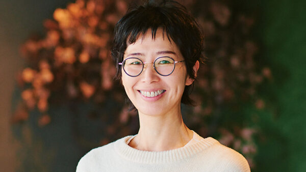 コンプレックスは隠さなきゃ、なんてない。メイクアップアーティスト酒見紗弥花が導く、ルッキズムにとらわれない自分らしさの見つけ方―｜LIFULL STORIES