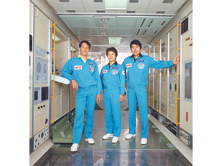 JEMモックアップ内のPS3人（JAXA）
