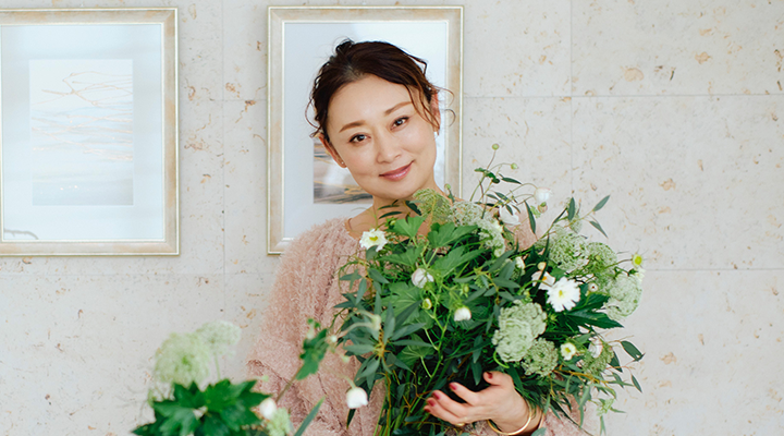 昼のひととき、花と手仕事で五感を整える -モデル／デザイナー雅姫さんインタビュー｜LIFULL STORIES