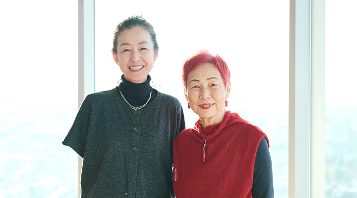社会学者・上野千鶴子さんとスイス在住ケアの専門家・リッチャー美津子さん