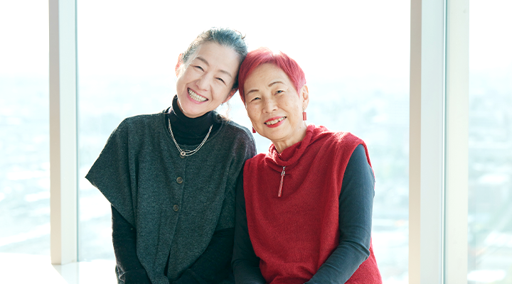 社会学者・上野千鶴子さんとスイス在住ケアの専門家・リッチャー美津子さん