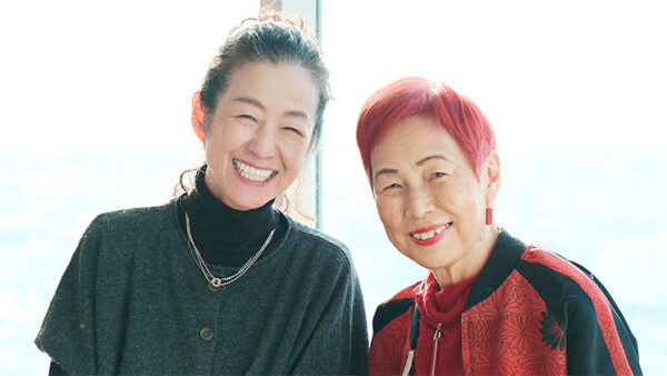 社会学者・上野千鶴子さんとスイス在住ケアの専門家・リッチャー美津子さん