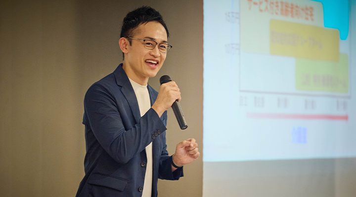 老人ホーム検索サイト「LIFULL 介護」の編集長として老人ホームの情報を発信する小菅秀樹さん